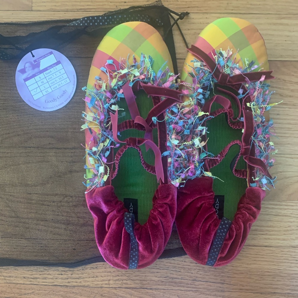 Goody Goody Bon Bons Slippers size L (9-10.5 womens us)